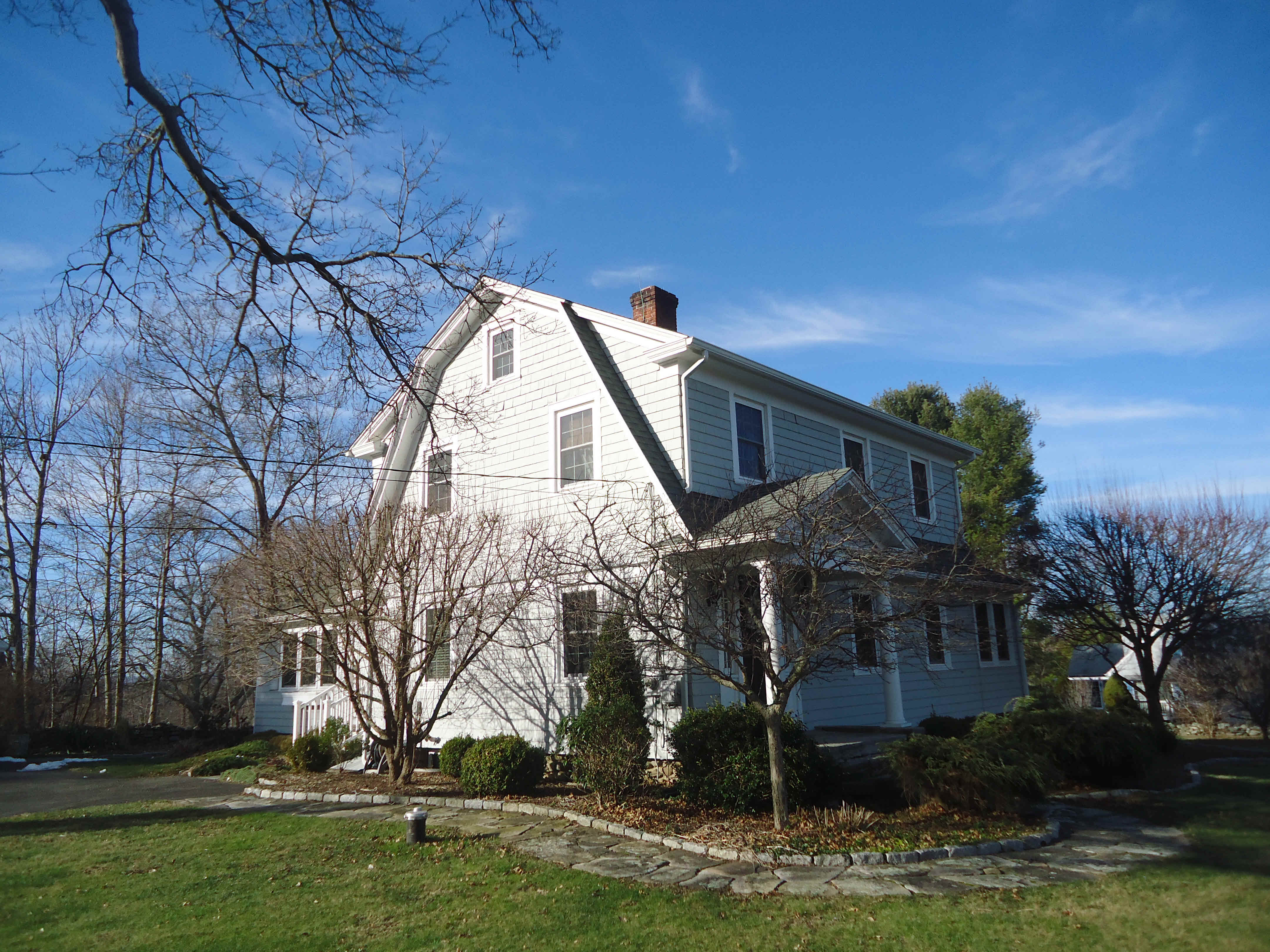 Building photograph for 1 SARAH SANFORD RD WEST